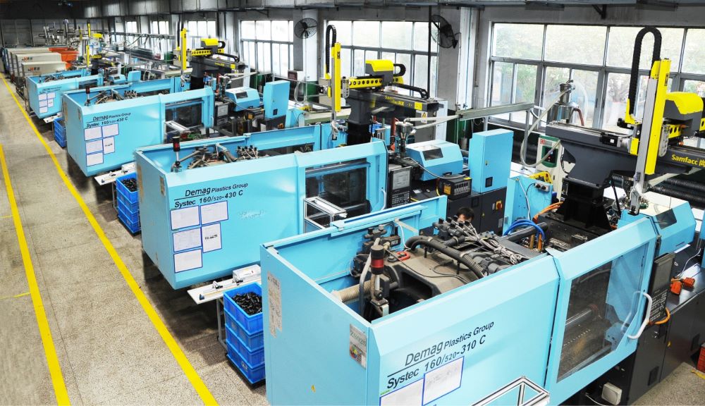 Injection molding production line
